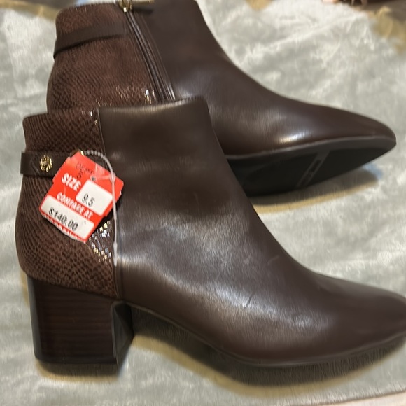 Anne Klein brown leather ankle boots zip up sides & 1.5” block heel NWT - Picture 9 of 9